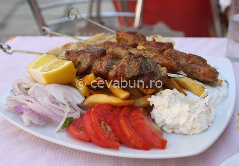 Articole culinare : Souvlaki – frigărui greceşti