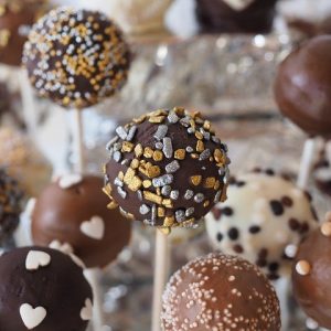 Prăjitură pe băţ – cake pops